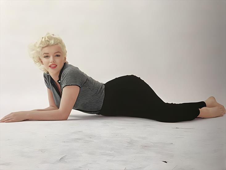 Marilyn Monroe - FwwBzPqWIA8opQ2.jpg